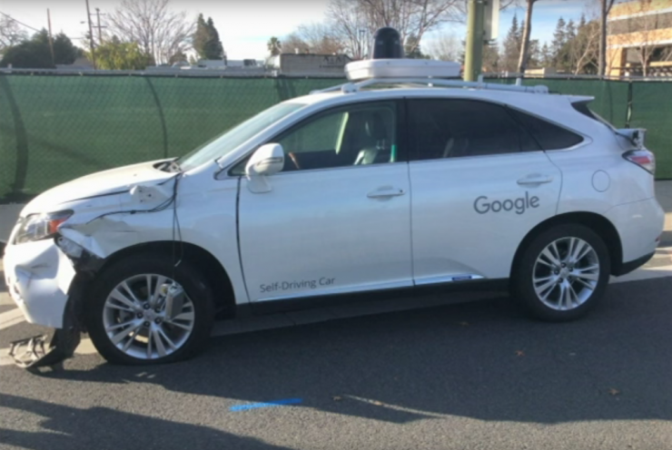 Google无人驾驶汽车事故视频流出:巴士司机惊呆了-唯轮网