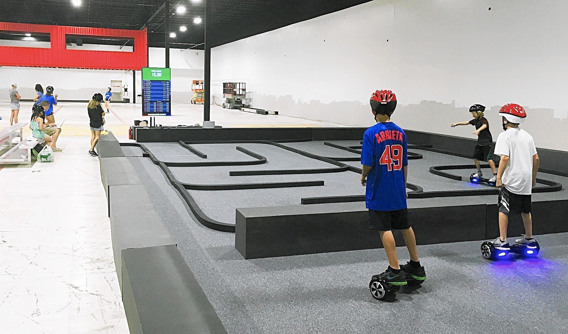 Hoverpark 全球首个扭扭车室内娱乐场所即将开业-唯轮网
