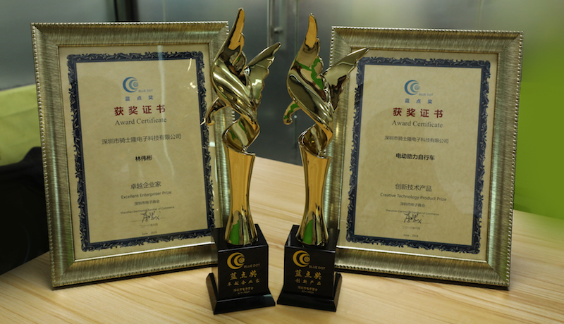 路特威创始人林伟彬先生,荣获第三届蓝点奖的“卓越企业家”奖项!-唯轮网