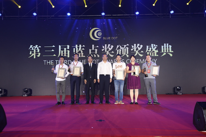 路特威创始人林伟彬先生,荣获第三届蓝点奖的“卓越企业家”奖项!-唯轮网