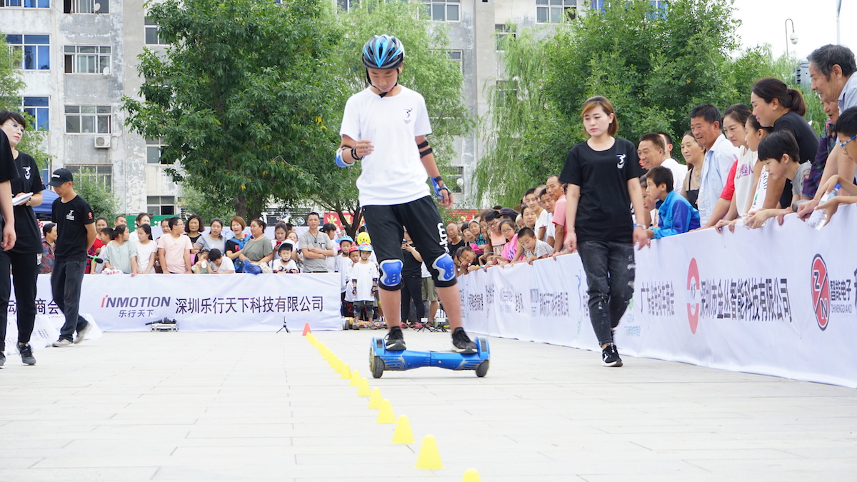 河北赛区现场采访,家长:平衡车能让孩子们放下手机-唯轮网