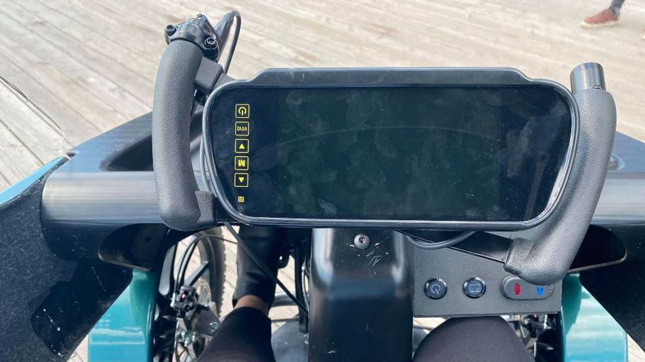 仓式迷你电动车,介于电动自行车和汽车之间的新物种-唯轮网